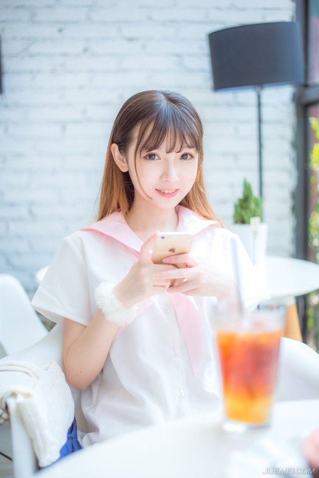 从此以后，刘协在自己手中的弊端反而大过了他所带来的利益，甚至还甩不脱，如果可以，曹操真想把这个麻烦扔给吕布，让吕布自己去折腾，但很显然，如果他真那么做了，等于让吕布连大义都占住了。